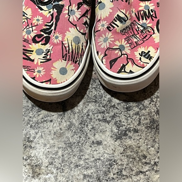 Vans Pink and Black Flats with Artistic Design - Picture 3 of 13